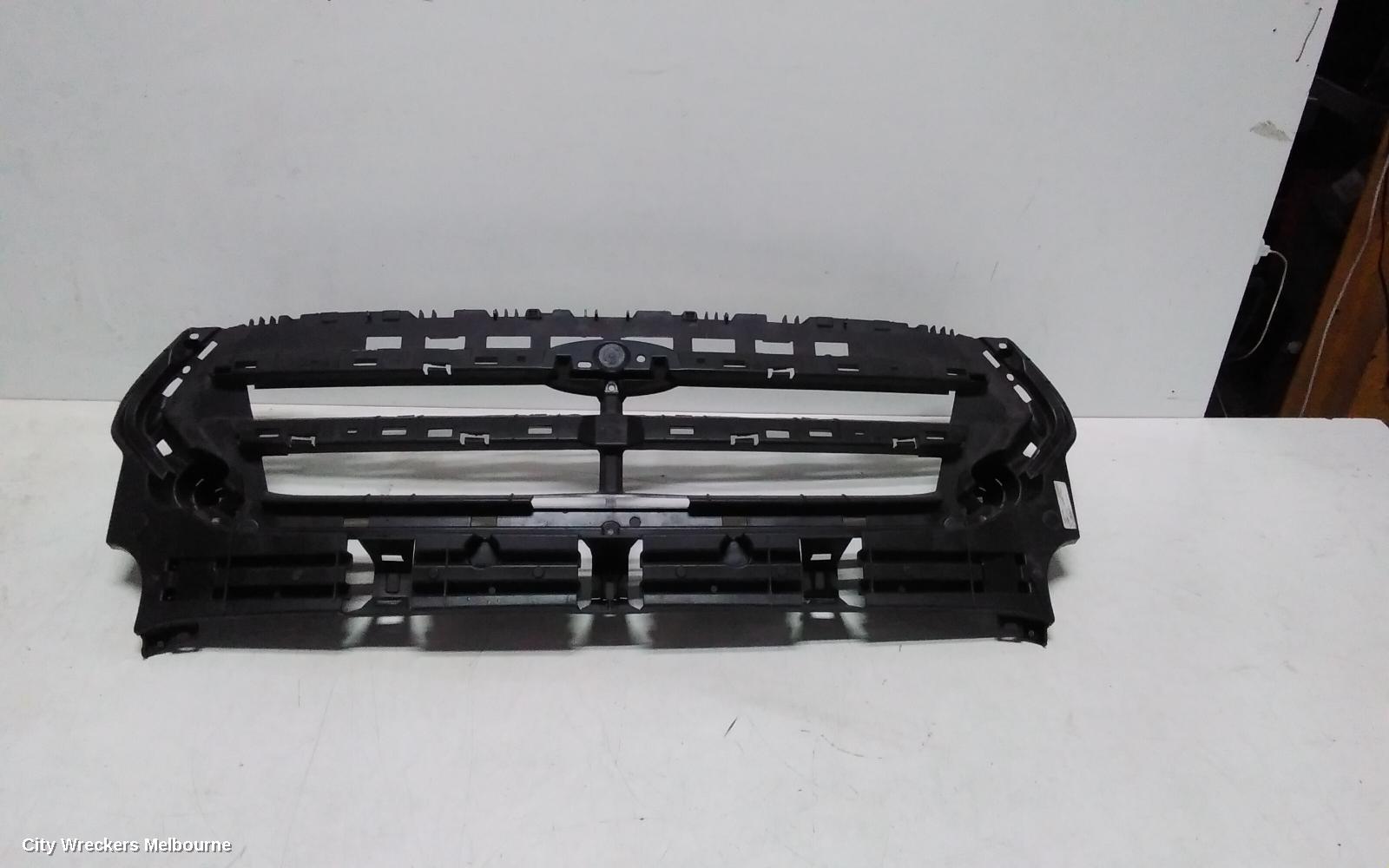 FORD ESCAPE GRILLE, RADIATOR GRILLE, ZG, TREND/TITANIUM, SILVER/CHROME, 09/2016 - 05/2020 - Image 1