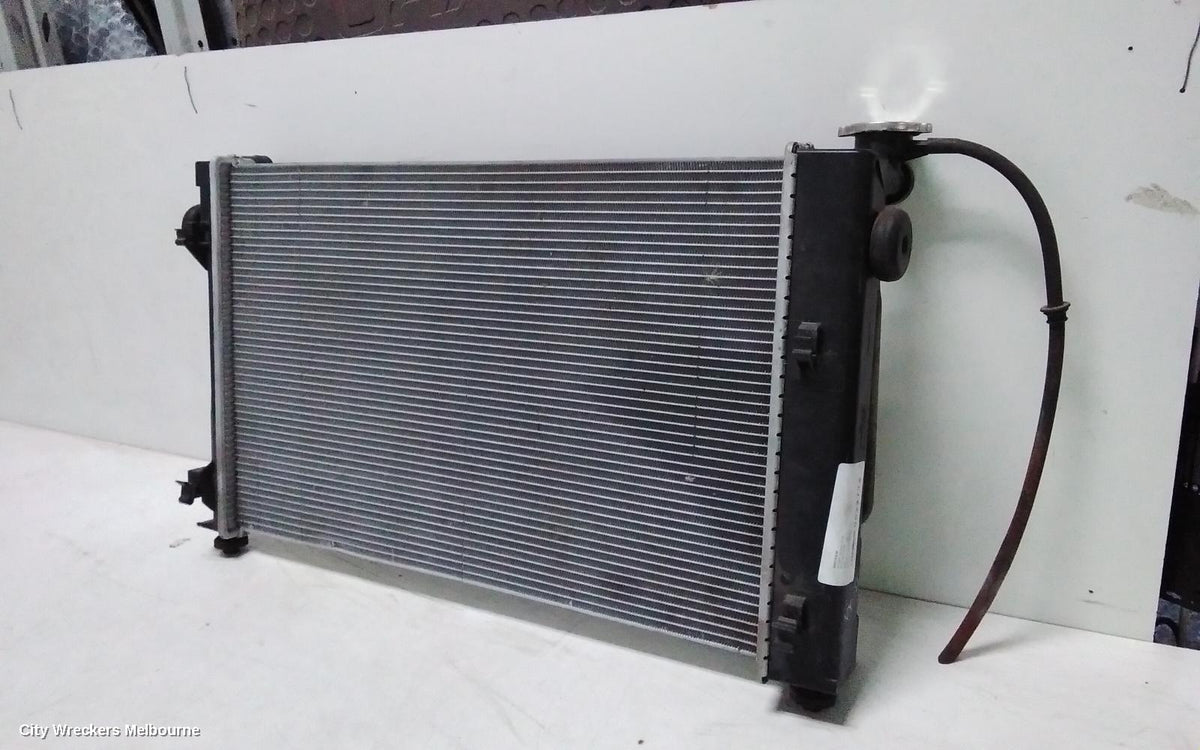 HOLDEN COMMODORE RADIATOR, AUTO, 3.8, VY1-VY2, 10/2002 - 07/2004 - Image 2