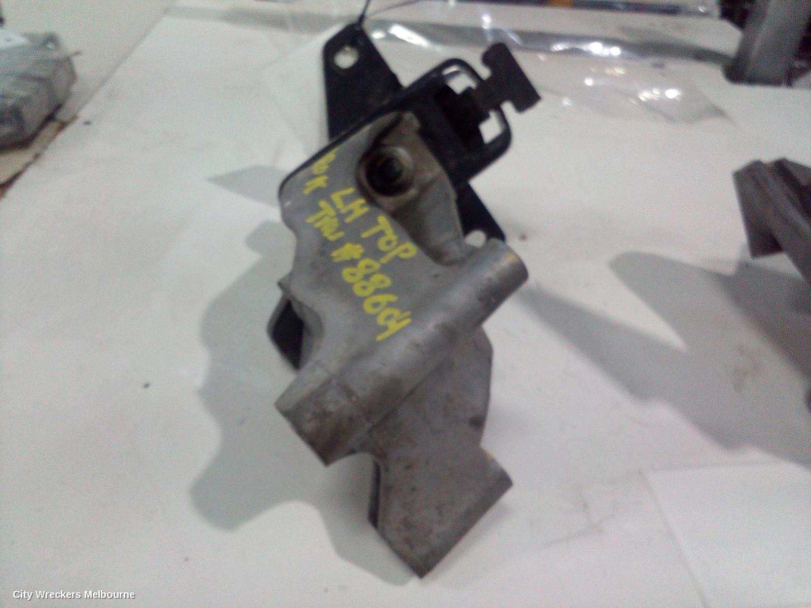VOLKSWAGEN AMAROK MOUNT, ENGINE MOUNT (LH SIDE), DIESEL, 2.0, TWIN TURBO, 2H, CDCA/CNEA/CSHA CODE, 10/2010 - 09/2022 - Image 3