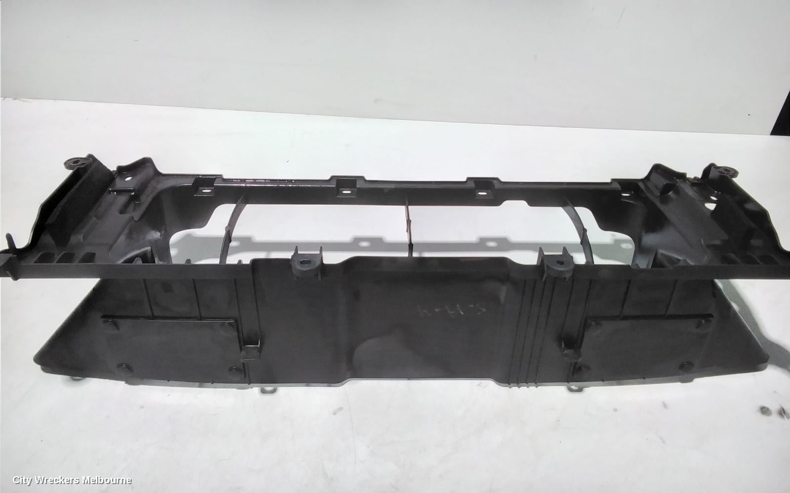 HYUNDAI GENESIS, DH, 11/2014 - 01/2018, AIR GUIDE: 92138 - Image 2