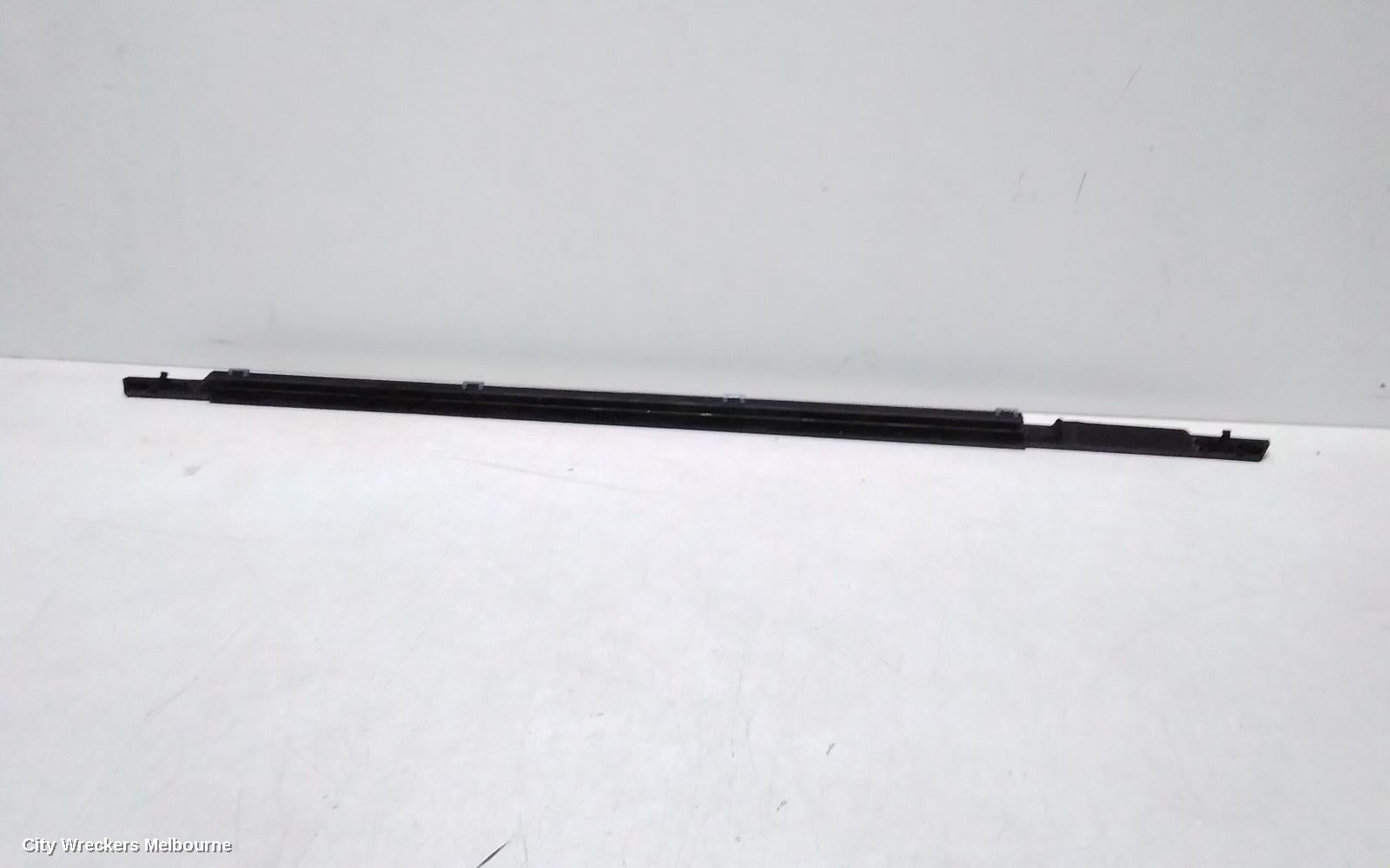 KIA SORENTO DOOR MOULD, MIDDLE CHROME MOULD: 139636, LH REAR, MQ4, 02/2020 ONWARDS - Image 3