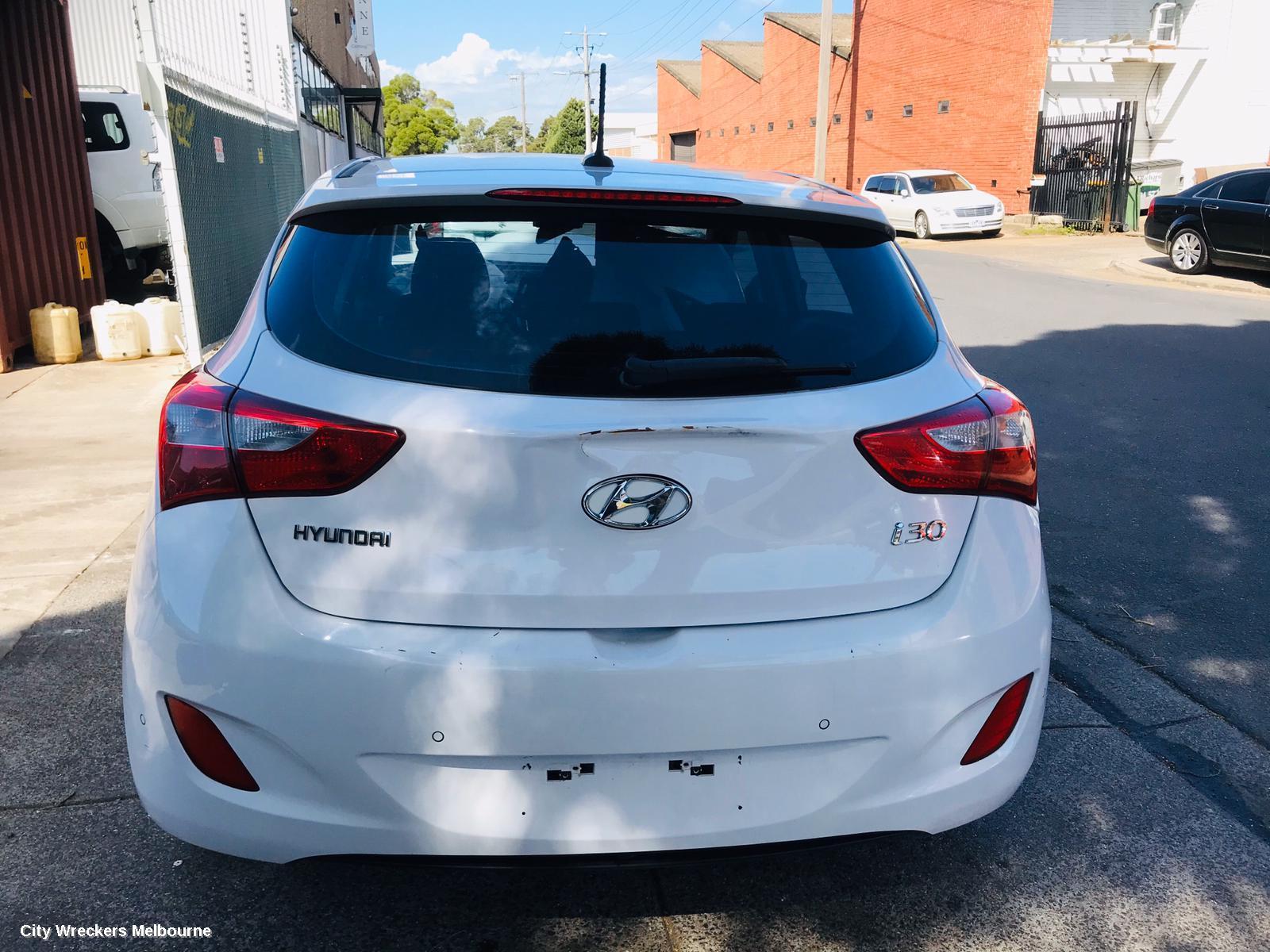 HYUNDAI I30 RIGHT FRONT DOOR WINDOW, GD, 5DR HATCH, 05/2012 - 02/2017 - Image 3