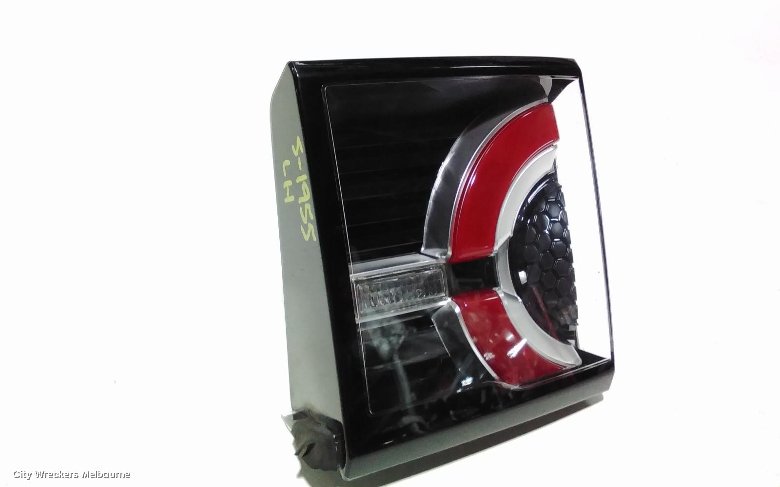 LAND ROVER DISCOVERY SPORT REAR GARNISH, TAILGATE LAMP (RH SIDE), W/ THIN RED LINE, L550, 01/2015 - 06/2019 - Image 3