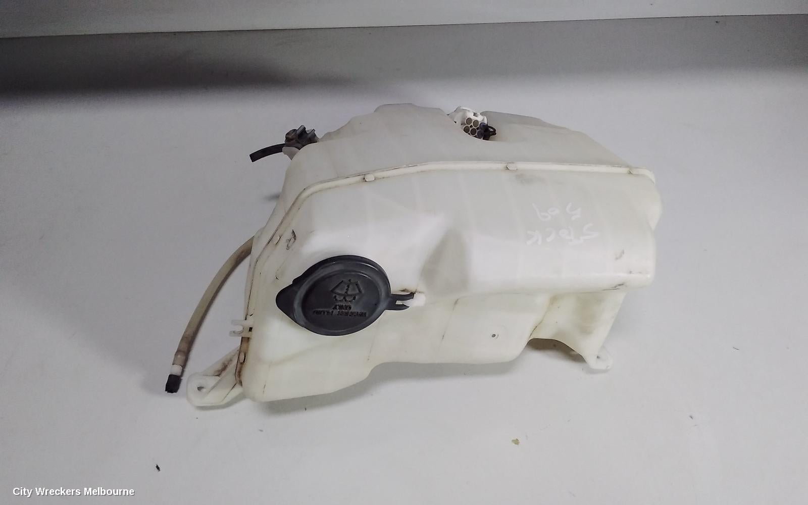 TOYOTA HIACE WASHER BOTTLE, TRH/KDH, 03/2005 - 04/2019 - Image 1