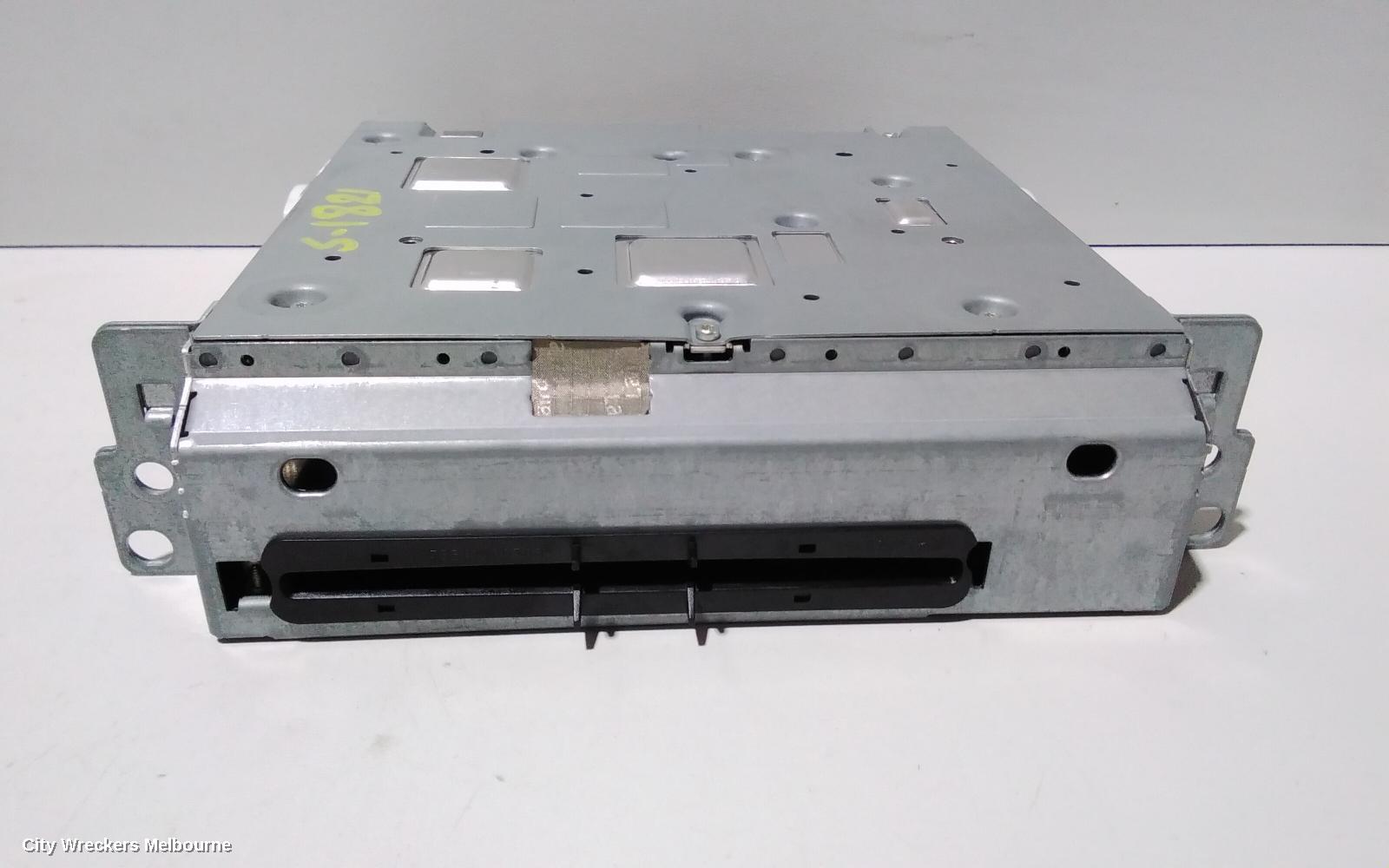 BMW 5 SERIES RADIO/CD/DVD/SAT/TV, DISPLAY UNIT, 7IN BUSINESS, F10/F11, 05/2010 - 09/2012 - Image 2