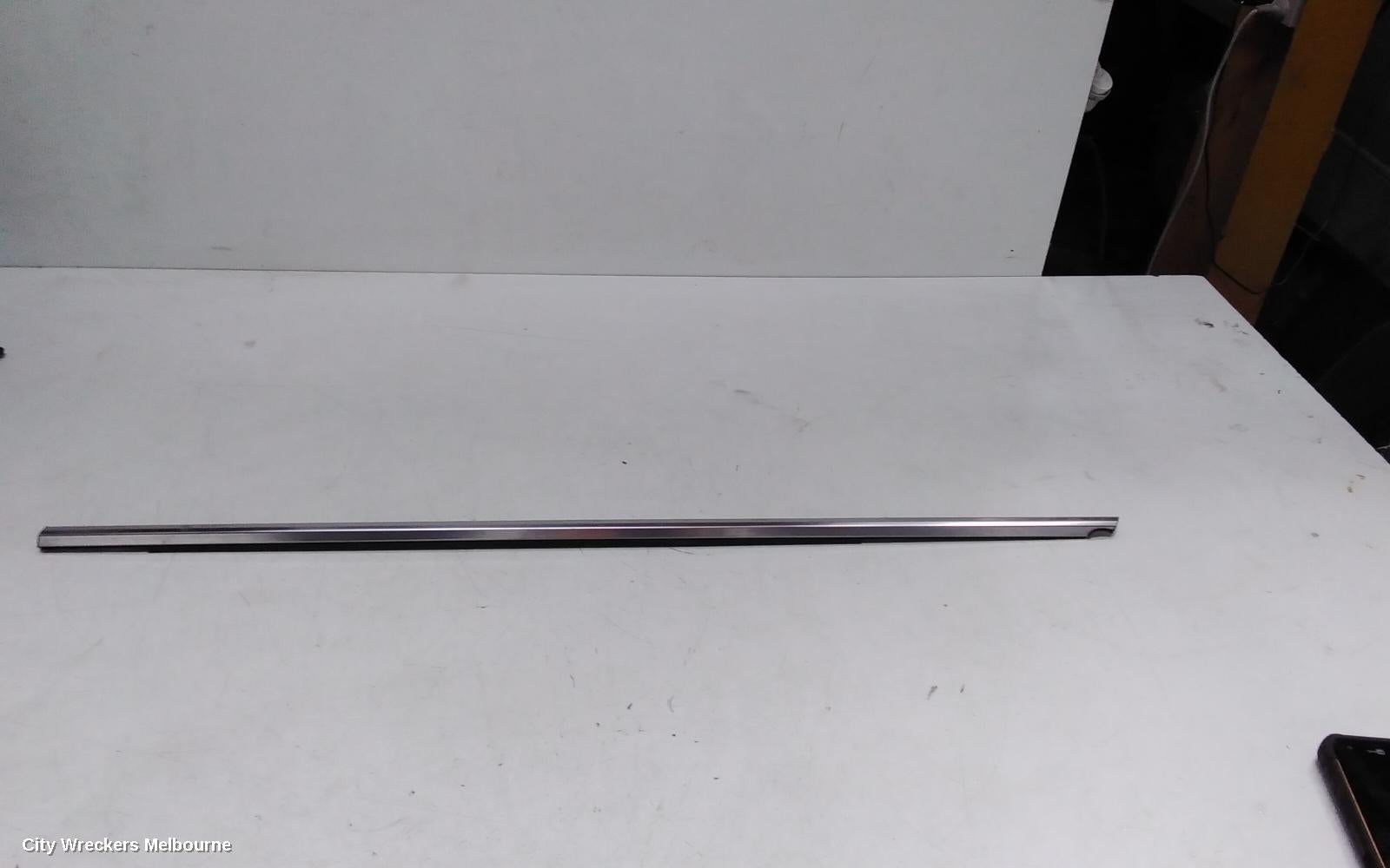 KIA SORENTO DOOR MOULD, MIDDLE CHROME MOULD: 139646, LH FRONT, MQ4, 02/2020 ONWARDS - Image 1