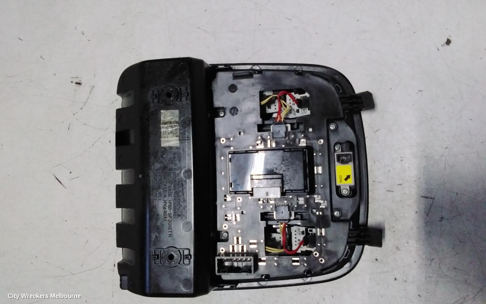 KIA SORENTO COURTESY LIGHT, UM, FRONT, W/ SUNROOF CONTROLS TYPE, 03/2015 - 01/2020 - Image 3