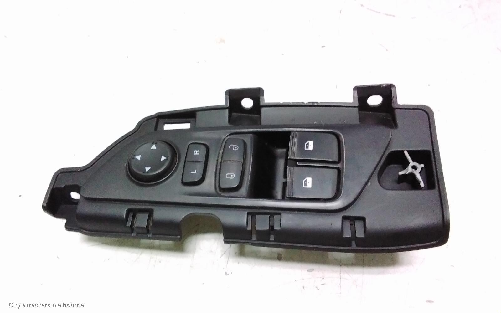 LDV G10 PWR DR WIND SWITCH, RH FRONT (MASTER SWITCH), SV7A/SV7C, WAGON/VAN, 04/2015 ONWARDS - Image 3