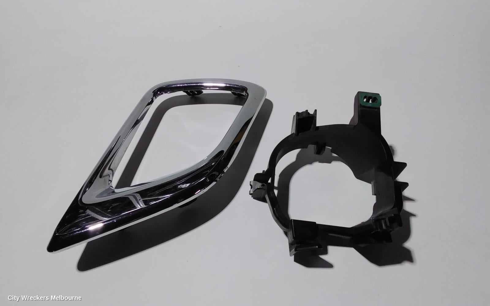 NISSAN NAVARA LEFT INDICATOR/FOG/SIDE, NP300, FOGLAMP SURROUND MOULDING (CHROME), 05/2015 - 11/2020 - Image 2