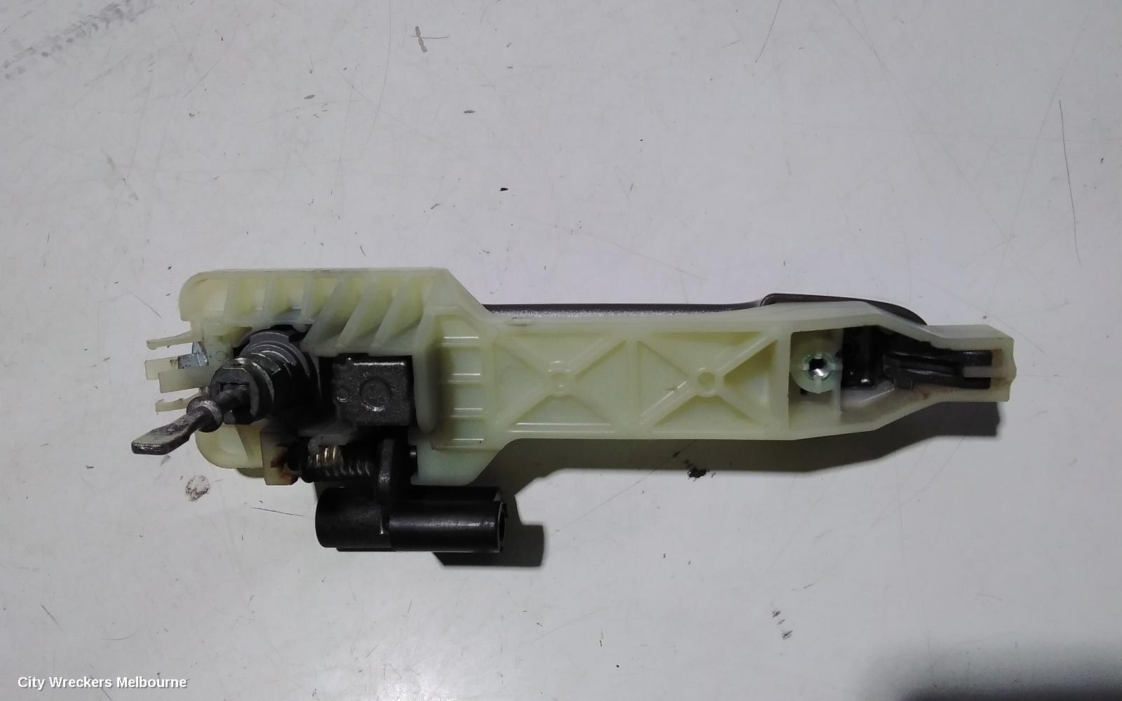 KIA CERATO DOOR HANDLE, OUTER, RH FRONT, COLOUR CODED, TD, 10/2008 - 03/2013 - Image 3
