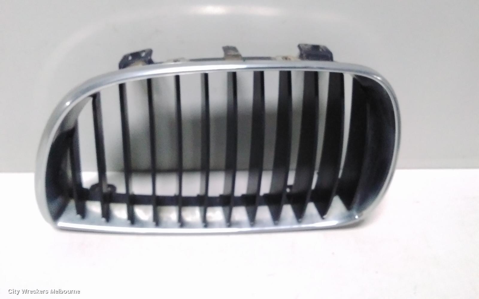 BMW 1 SERIES GRILLE, RADIATOR GRILLE (LH SIDE), E87, HATCH, CHROME, 10/2004 - 09/2011 - Image 2