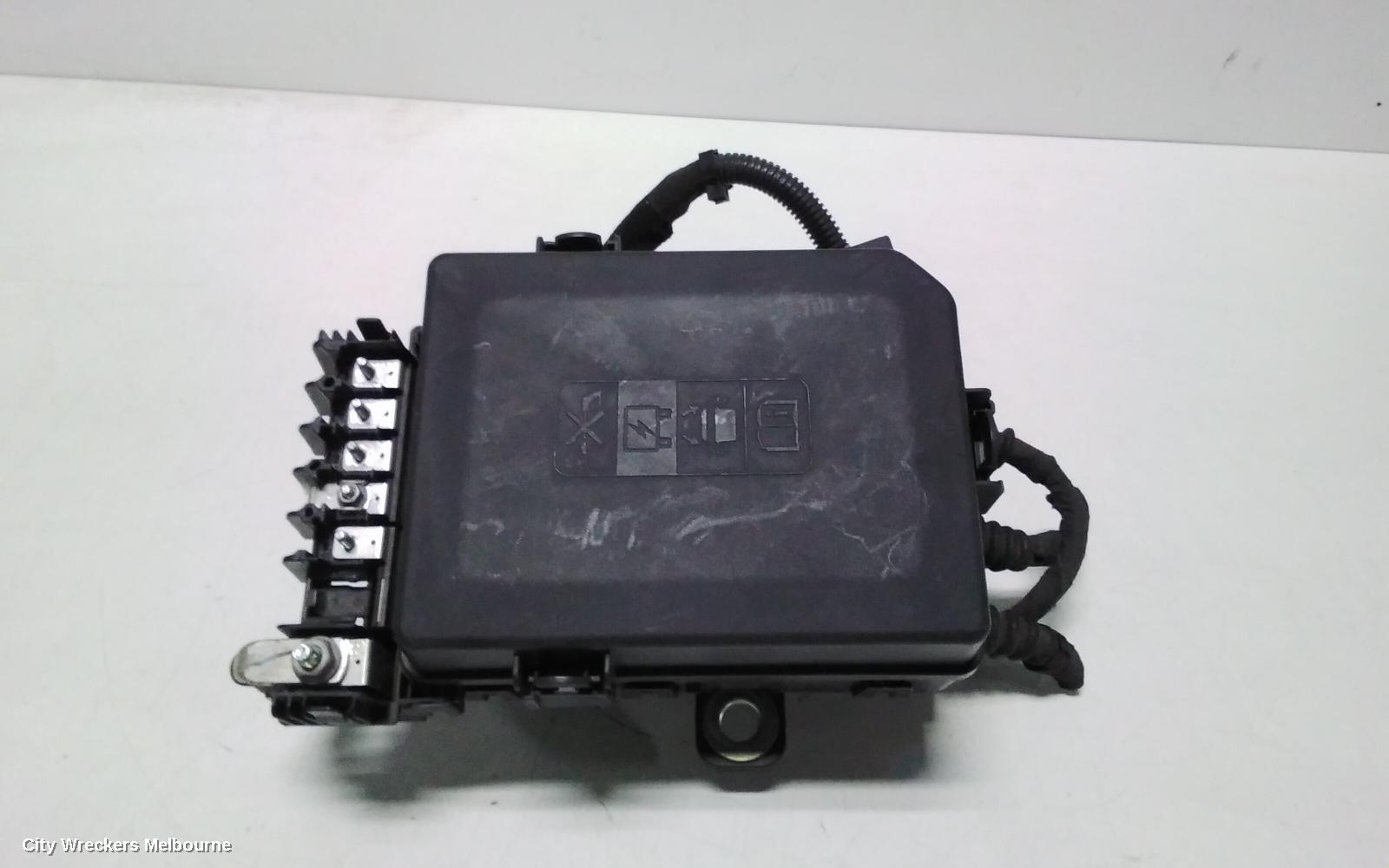 HOLDEN EQUINOX FUSE BOX, ENGINE BAY, EQ, 09/2017 - 12/2020 - Image 2