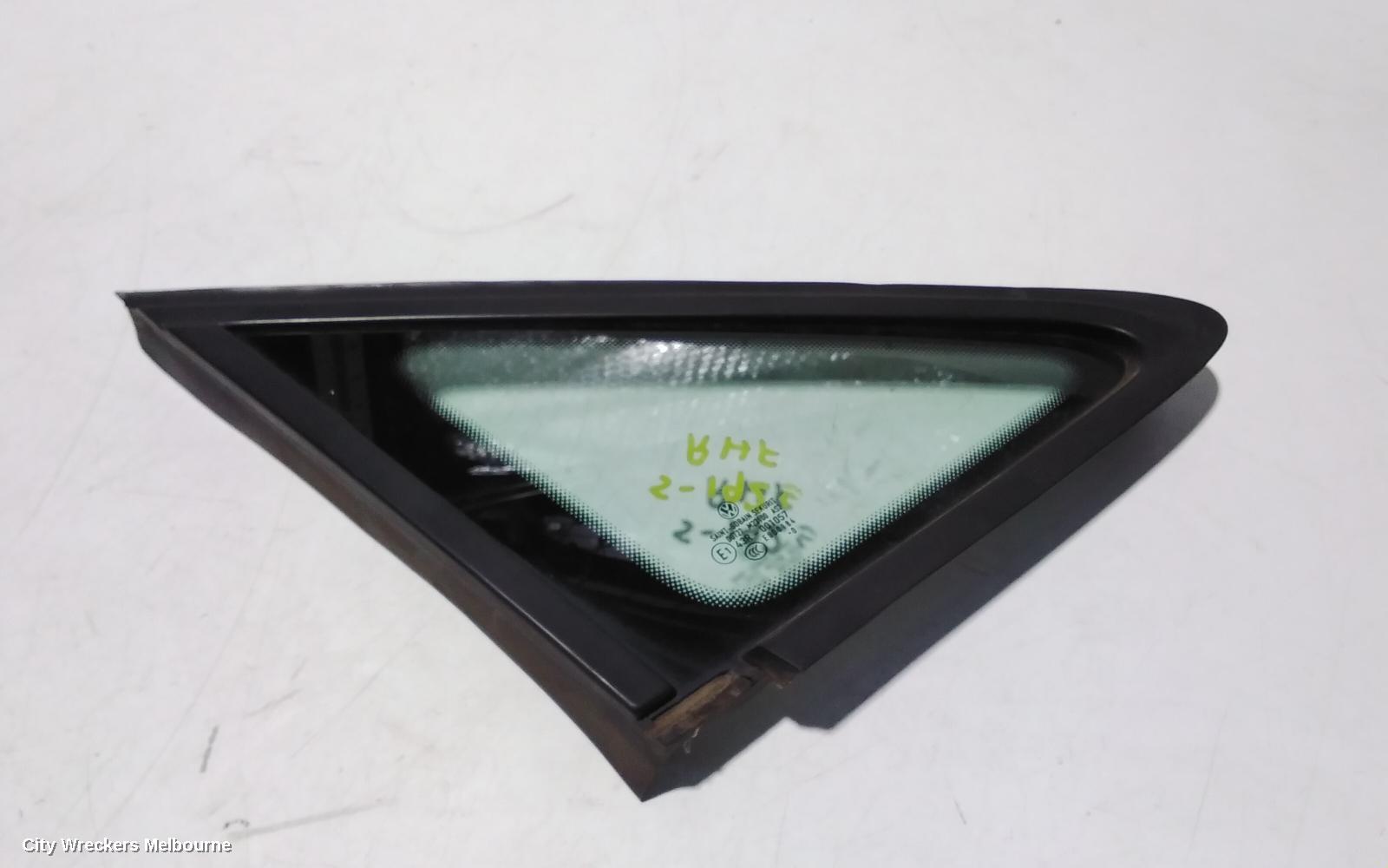 VOLKSWAGEN CADDY RIGHT FRONT 1/4 DOOR GLASS, 2K, IN BODY, 12/2004 - 06/2015 - Image 1