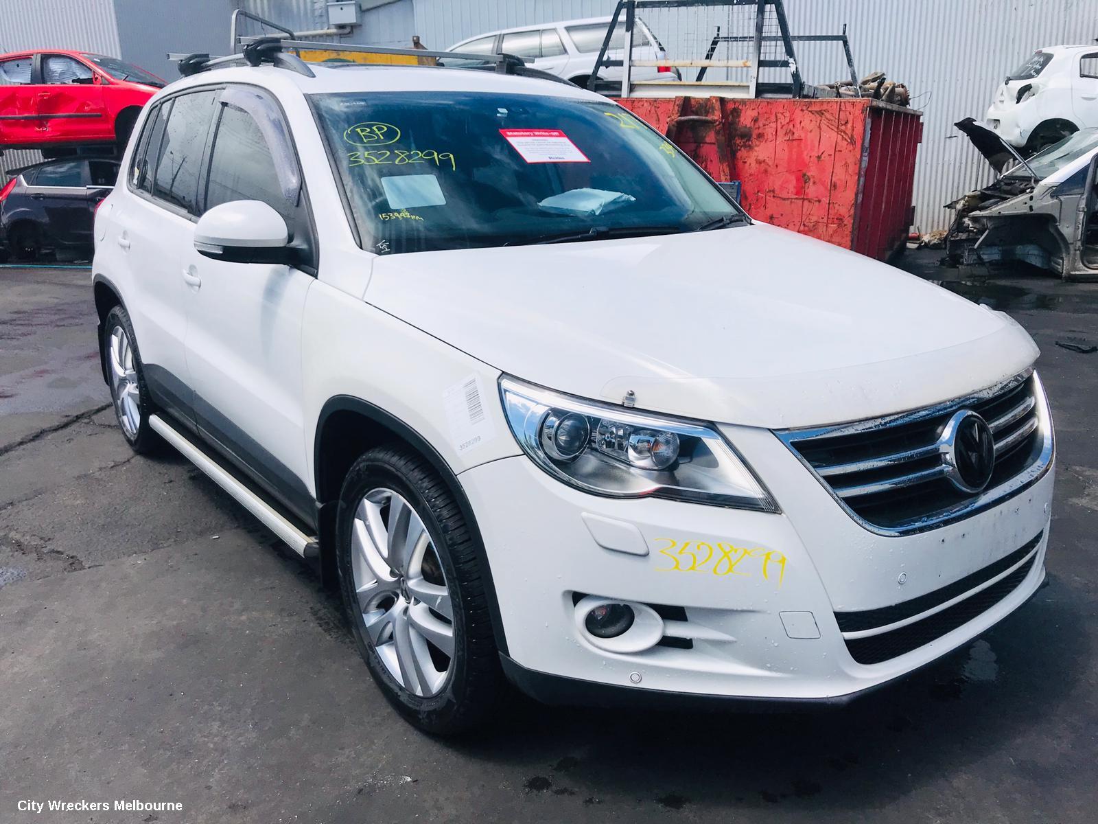 VOLKSWAGEN TIGUAN RIGHT HEADLAMP, 5N, XENON TYPE, 05/2008 - 06/2011 - Image 2