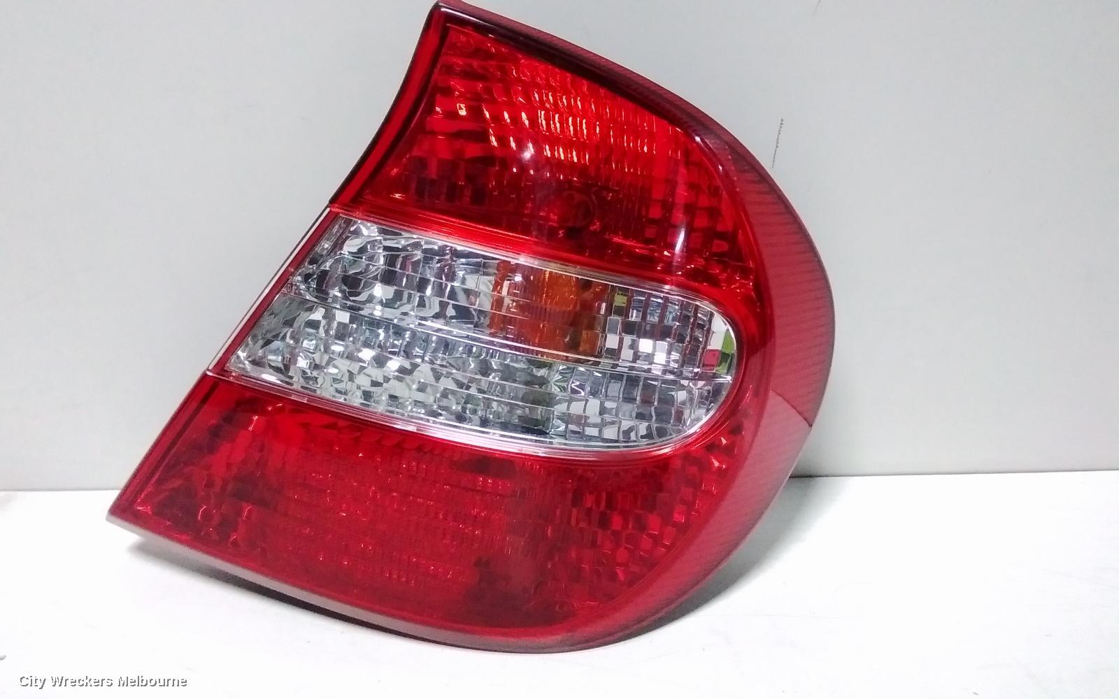 TOYOTA CAMRY RIGHT TAILLIGHT, SK36, REVERSE LAMP IN CENTRE, 08/2002 - 09/2004 - Image 2