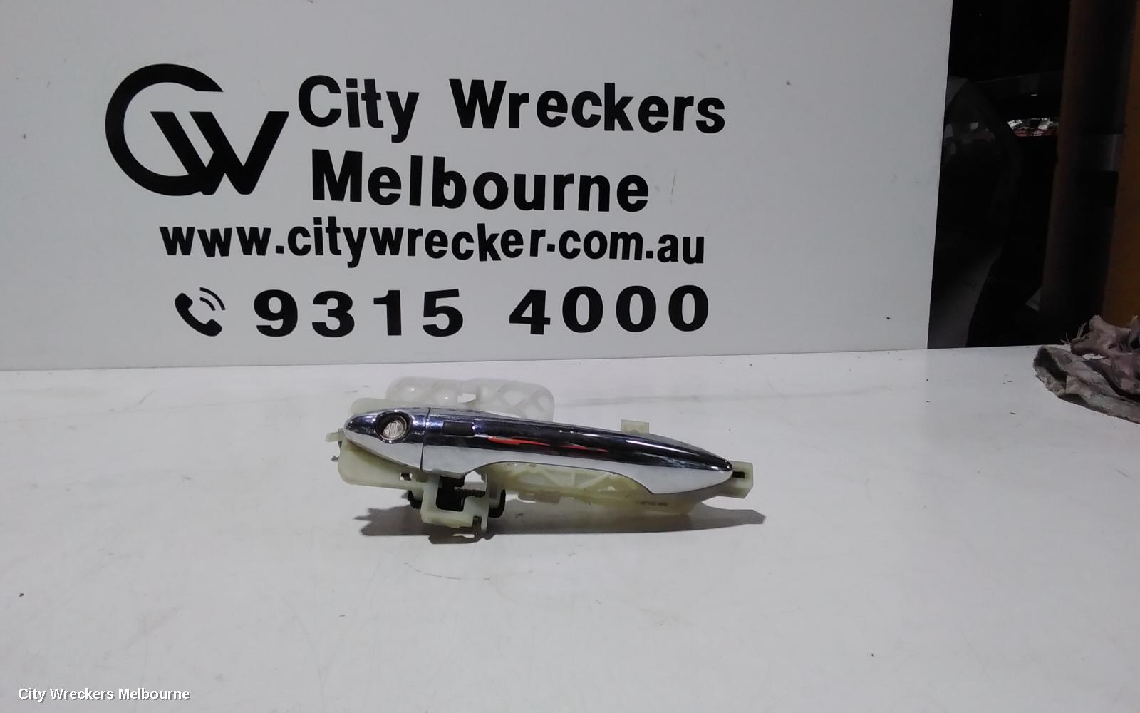 HYUNDAI IX35 DOOR HANDLE, OUTER, RH FRONT, CHROME, W/ SENSOR TYPE, LM SERIES, 11/2009 - 01/2016 - Image 1