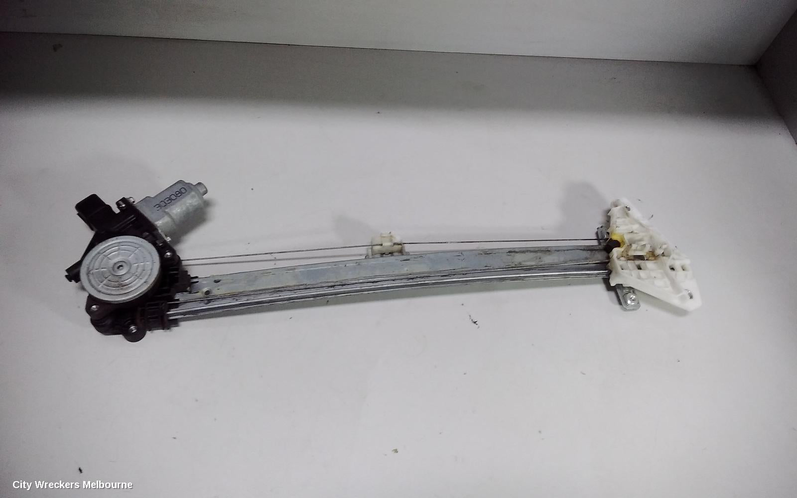SUBARU XV LEFT FRONT WINDOW REG/MOTOR, POWER, G4X, 08/2011 - 04/2017 - Image 2