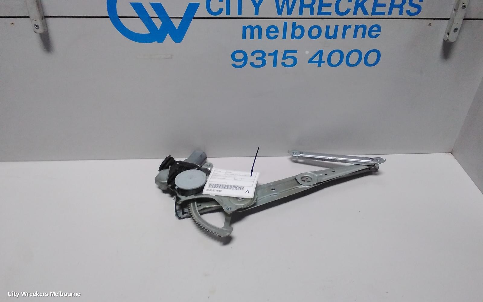 TOYOTA CAMRY RIGHT FRONT WINDOW REG/MOTOR, ASV50/AVV50, POWER, 12/2011 - 10/2017 - Image 1