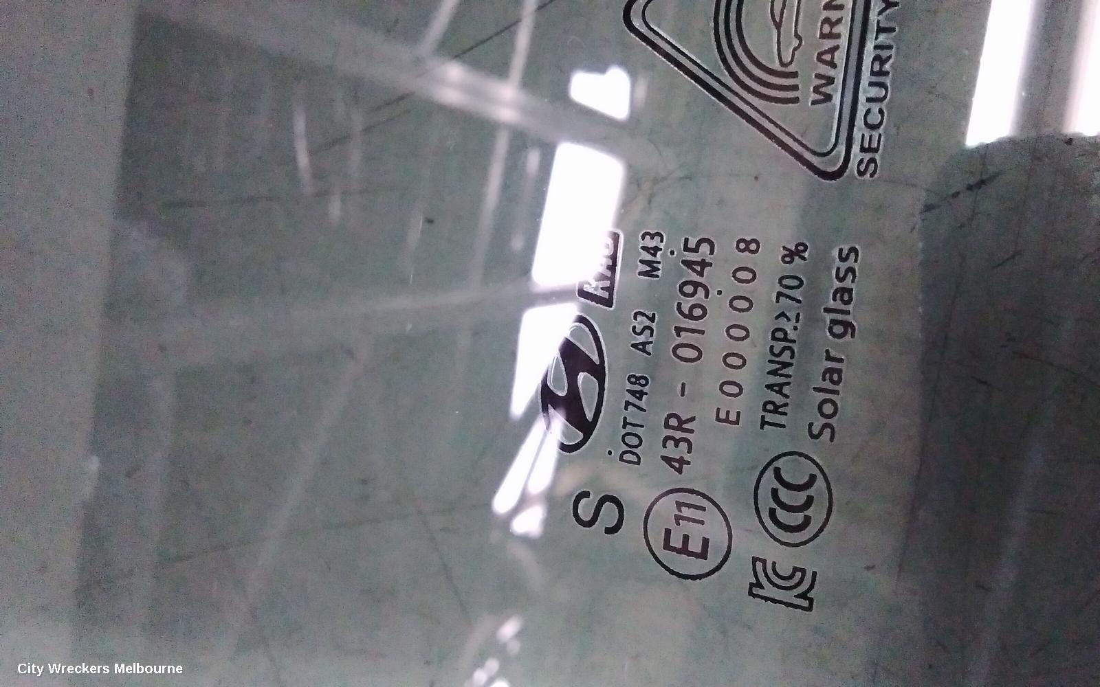 HYUNDAI TUCSON RIGHT FRONT DOOR WINDOW, NX4, PRIVACY TINT TYPE, 02/2021 ONWARDS - Image 1