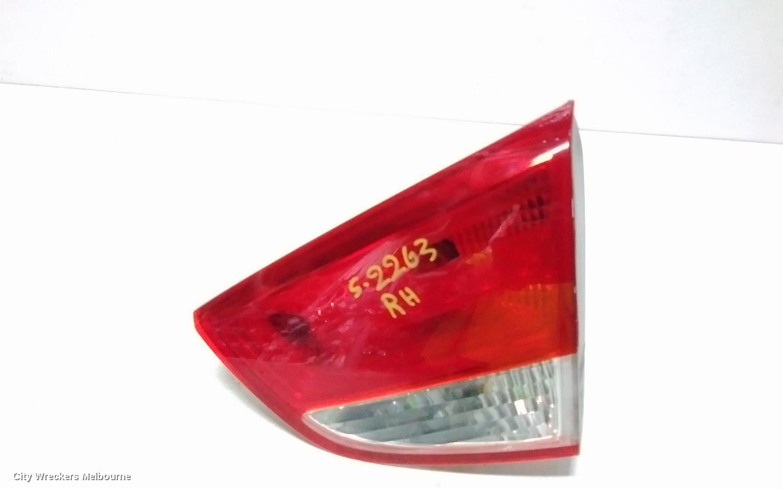 HYUNDAI IX35 REAR GARNISH, TAILGATE LAMP (RH SIDE), LM SERIES (VIN KMHJ), 11/2009 - 01/2016 - Image 2