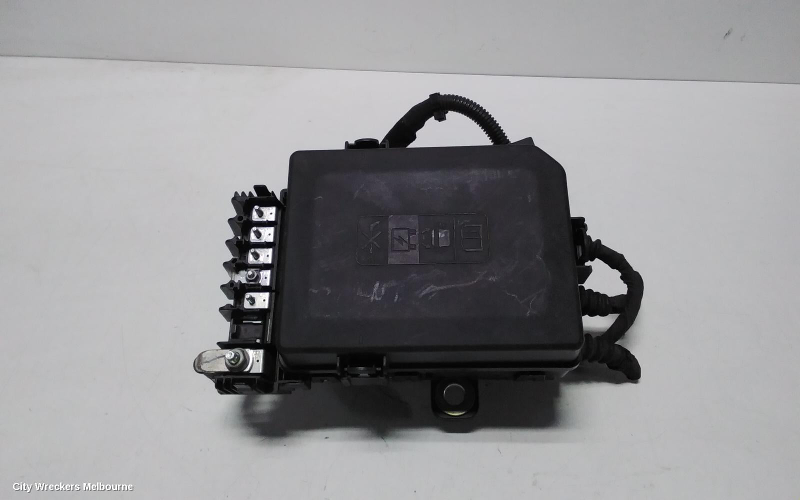 HOLDEN EQUINOX FUSE BOX, ENGINE BAY, EQ, 09/2017 - 12/2020 - Image 1
