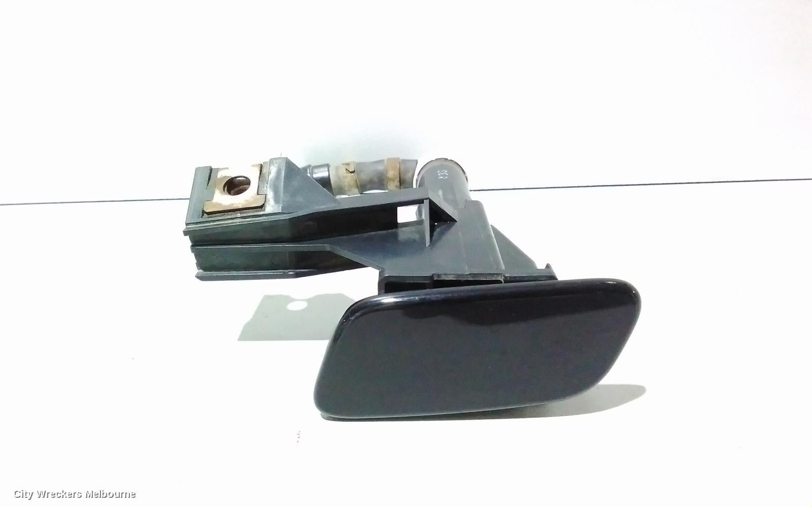TOYOTA LANDCRUISER HEADLAMP WASHER JET, 200 SERIES, 11/2007 - 03/2021 - Image 2