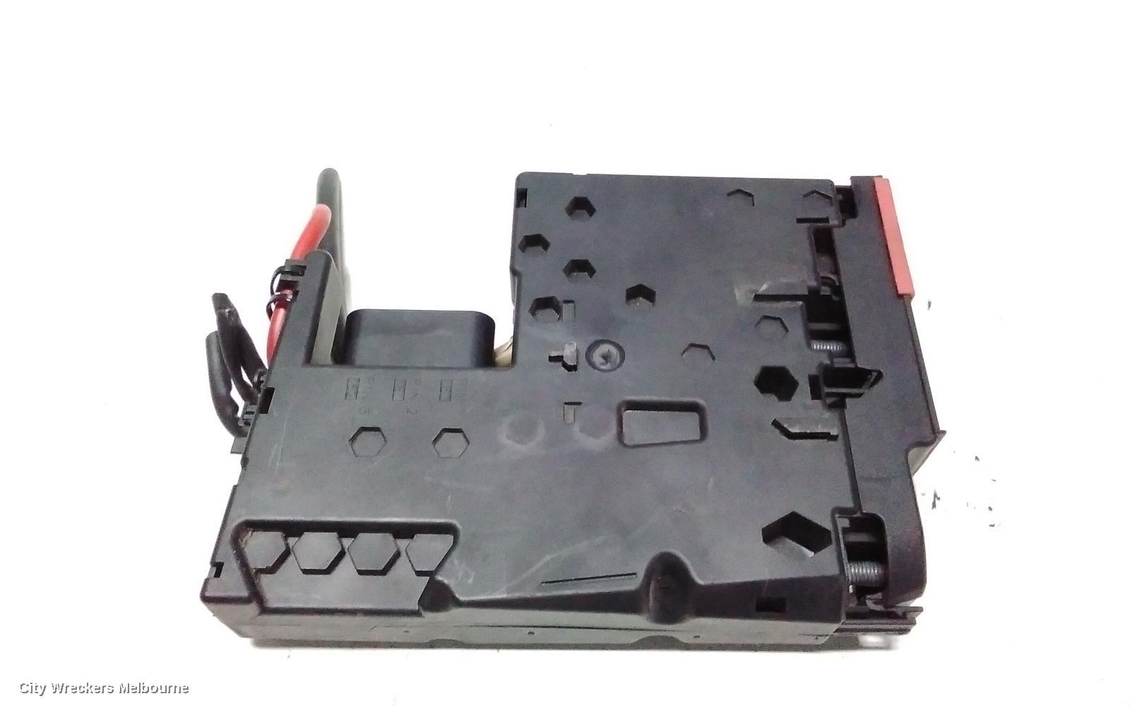 MERCEDES C CLASS FUSE BOX, ENGINE BAY, PETROL, W204/S204/C204, 07/2007 - 01/2015 - Image 2