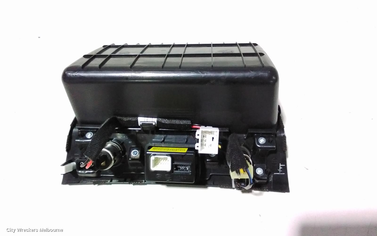 HYUNDAI TUCSON, TL, 06/2015 - 01/2021, FRONT PHONE TRAY WITH USB AND 12V OUTLET: 79747 - Image 3