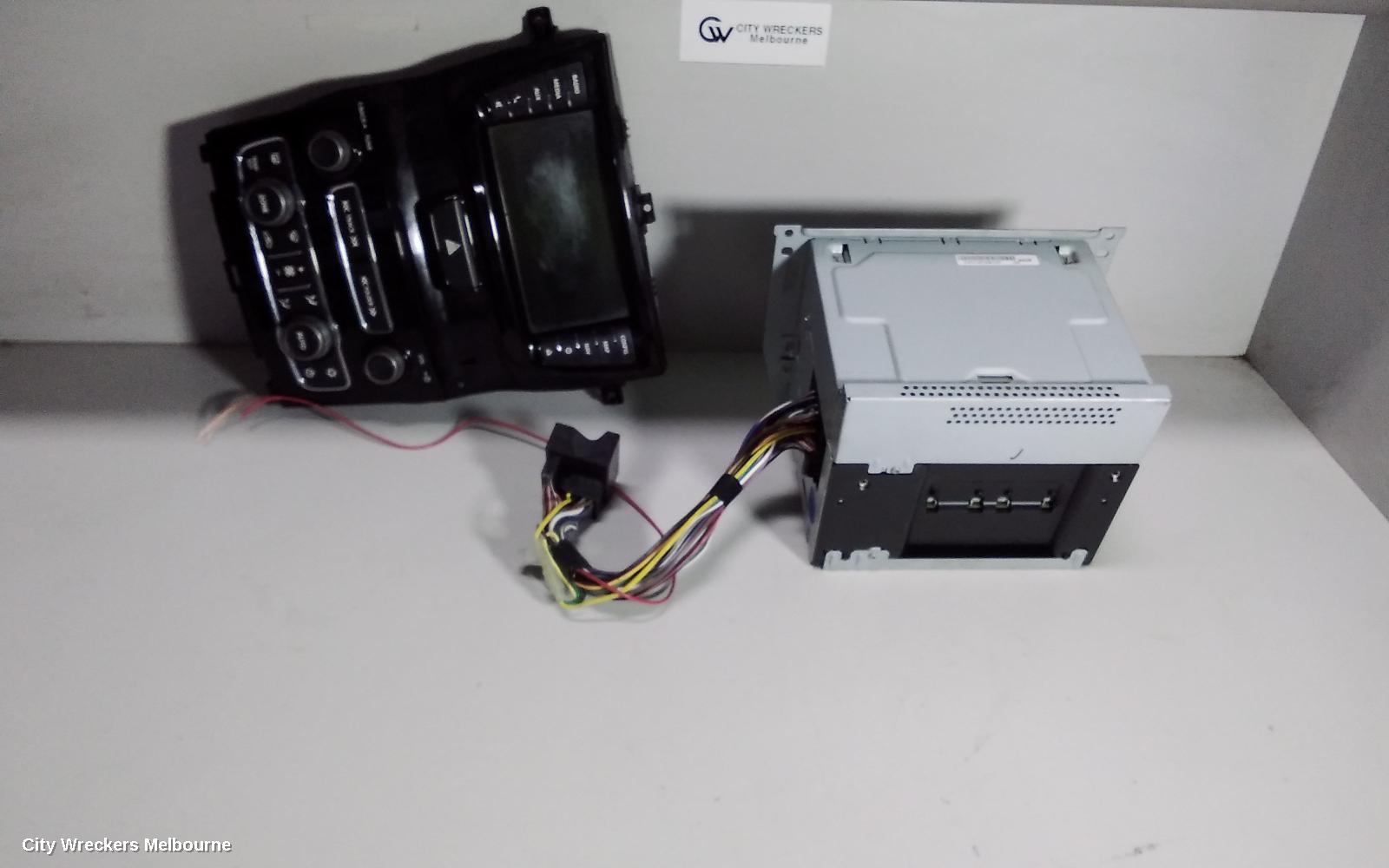HOLDEN COMMODORE RADIO/CD/DVD/SAT/TV, HEAD UNIT & DISPLAY/CONTROL PANEL ASSY, SINGLE DISC CD PLAYER, W/ SAT NAV, VE, HSV/CALAIS/SSV, 09/2009 - 04/2013 - Image 3