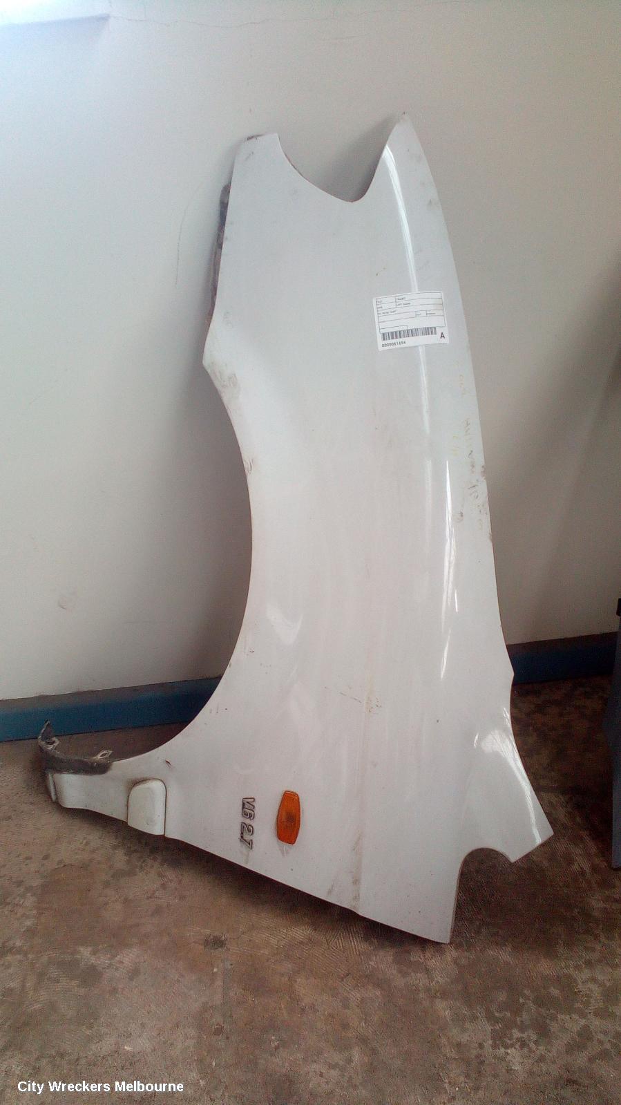 HYUNDAI TRAJET LEFT GUARD, FO, 05/2000 - 12/2007 - Image 1