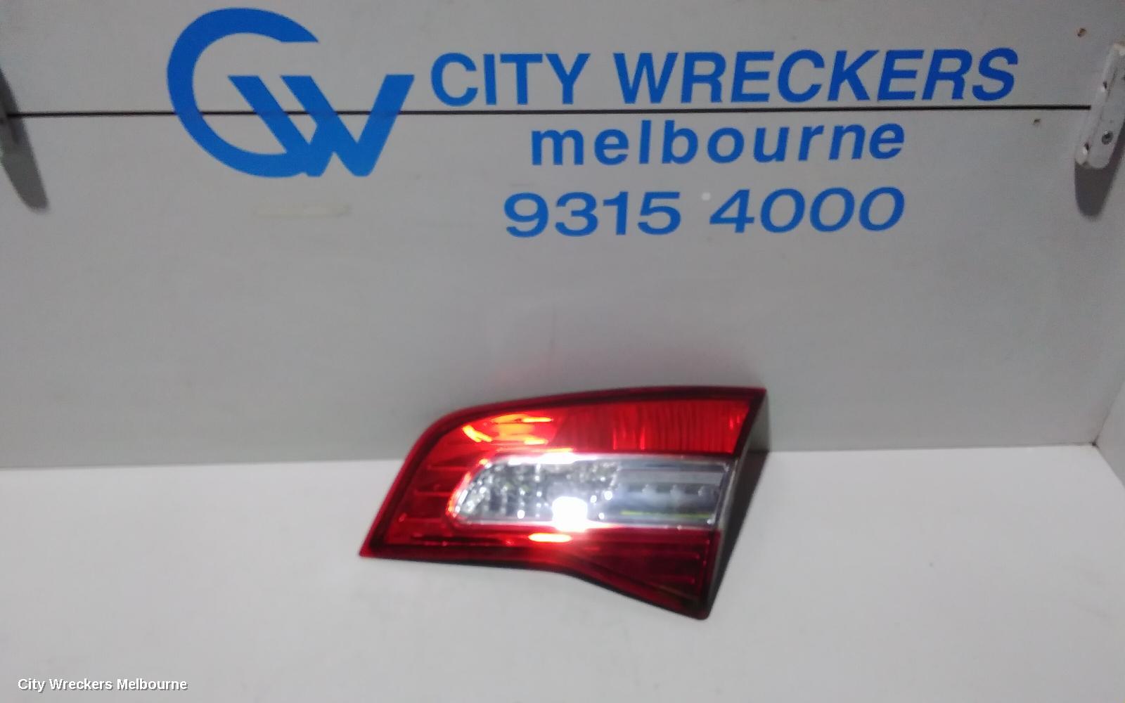 RENAULT KALEOS REAR GARNISH, TAILGATE LAMP (RH SIDE), H45, 09/2008 - 04/2016 - Image 1