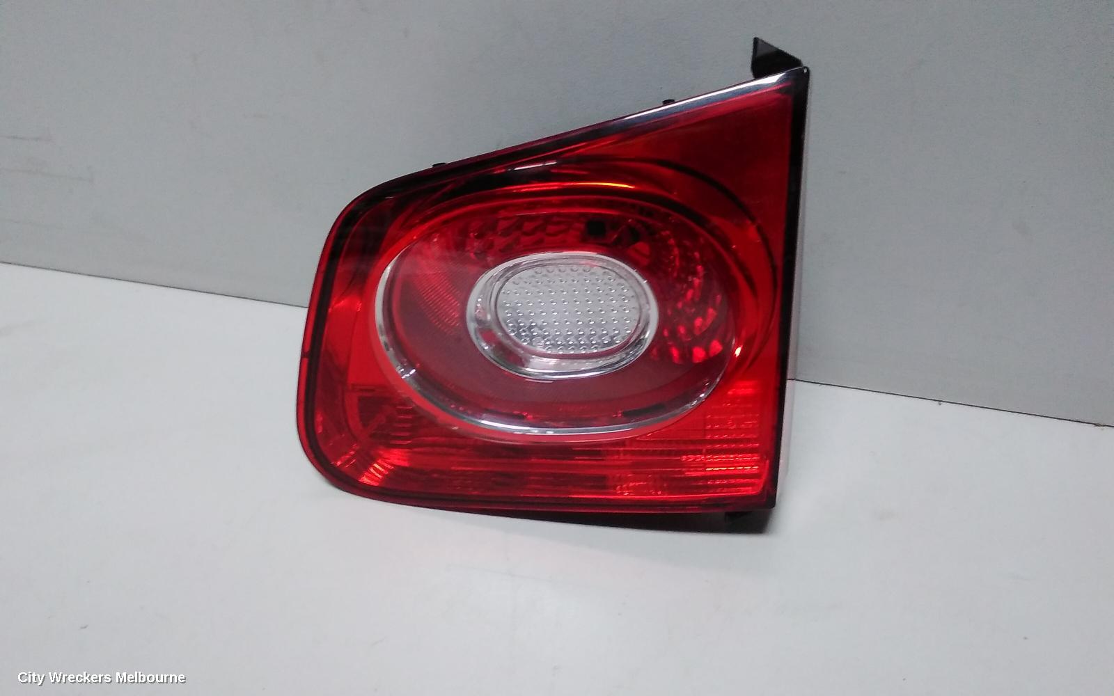 VOLKSWAGEN TIGUAN REAR GARNISH, TAILGATE LAMP (RH SIDE), 5N, 05/2008 - 06/2011 - Image 3