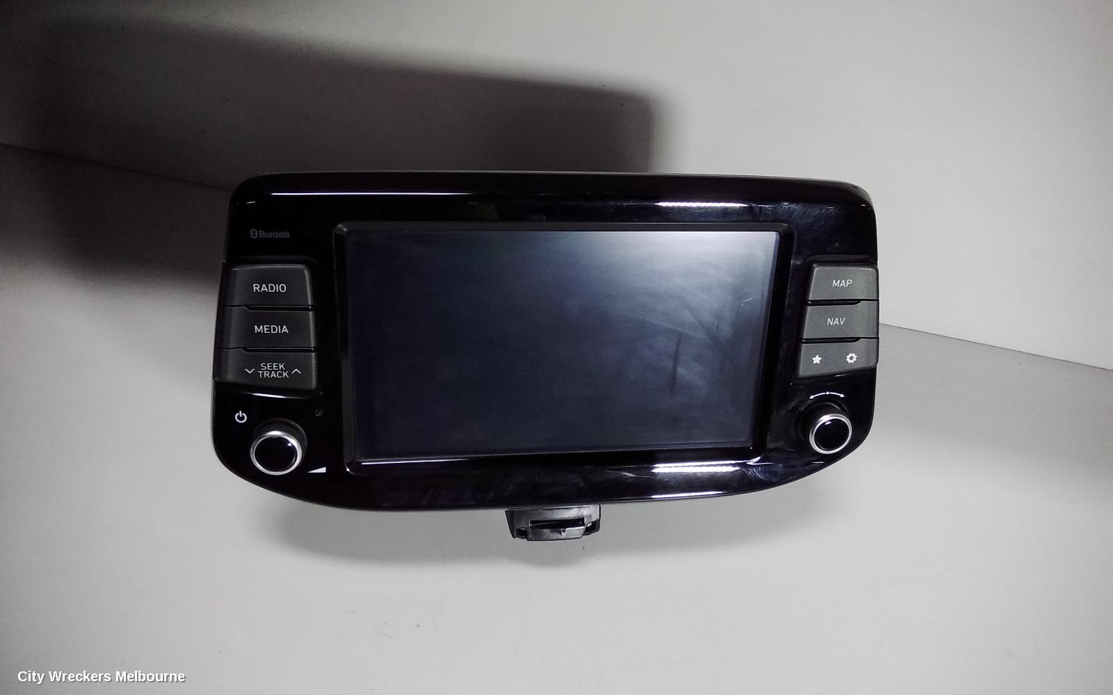 HYUNDAI I30 RADIO/CD/DVD/SAT/TV, HEAD UNIT & DISPLAY, 8 IN, SAT NAV/STANDARD AUDIO TYPE, (S. KOREA VIN KMHH), PD, HATCH, 03/2017 - 07/2020 - Image 2