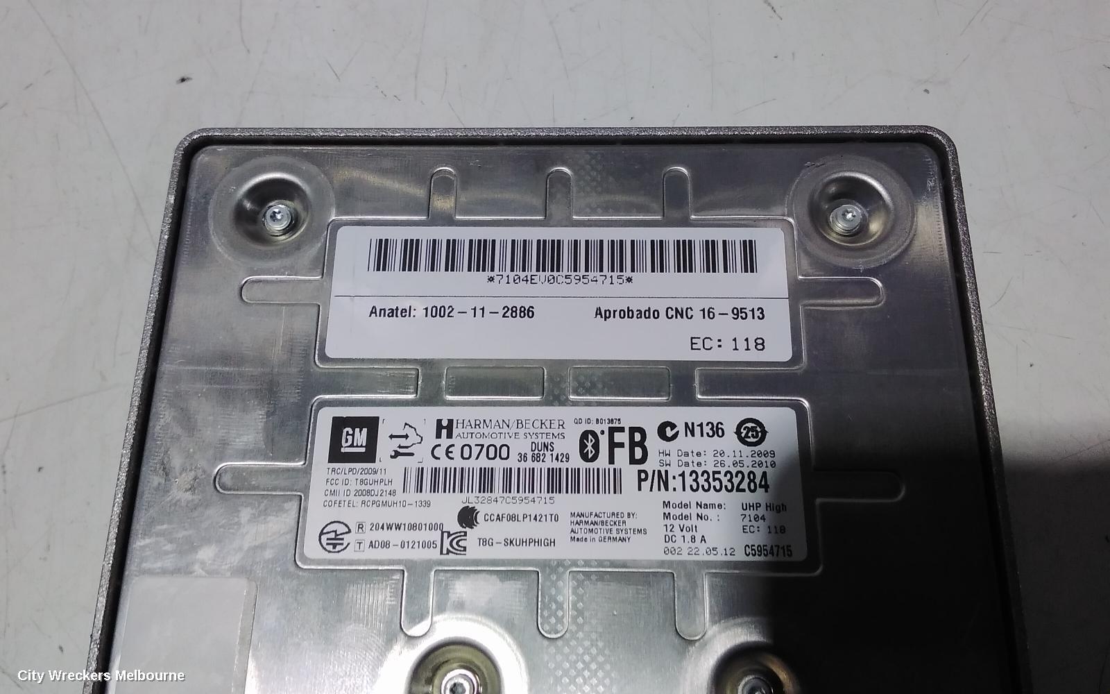 HOLDEN CRUZE RADIO/CD/DVD/SAT/TV, DASH RADIO CONTROL PANEL/CONTROL UNIT, NON SAT NAV TYPE, GLOSS BLACK FACE, JH, 03/2011 - 01/2017 - Image 3