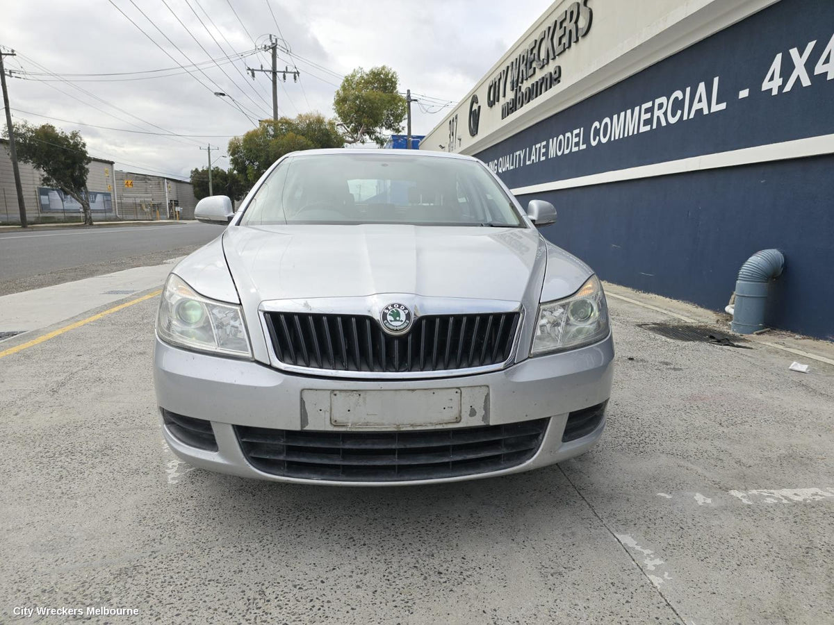 SKODA OCTAVIA LEFT REAR DOOR/SLIDING, 1Z, LIFTBACK SEDAN, 01/2004 - 10/2013 - Image 3