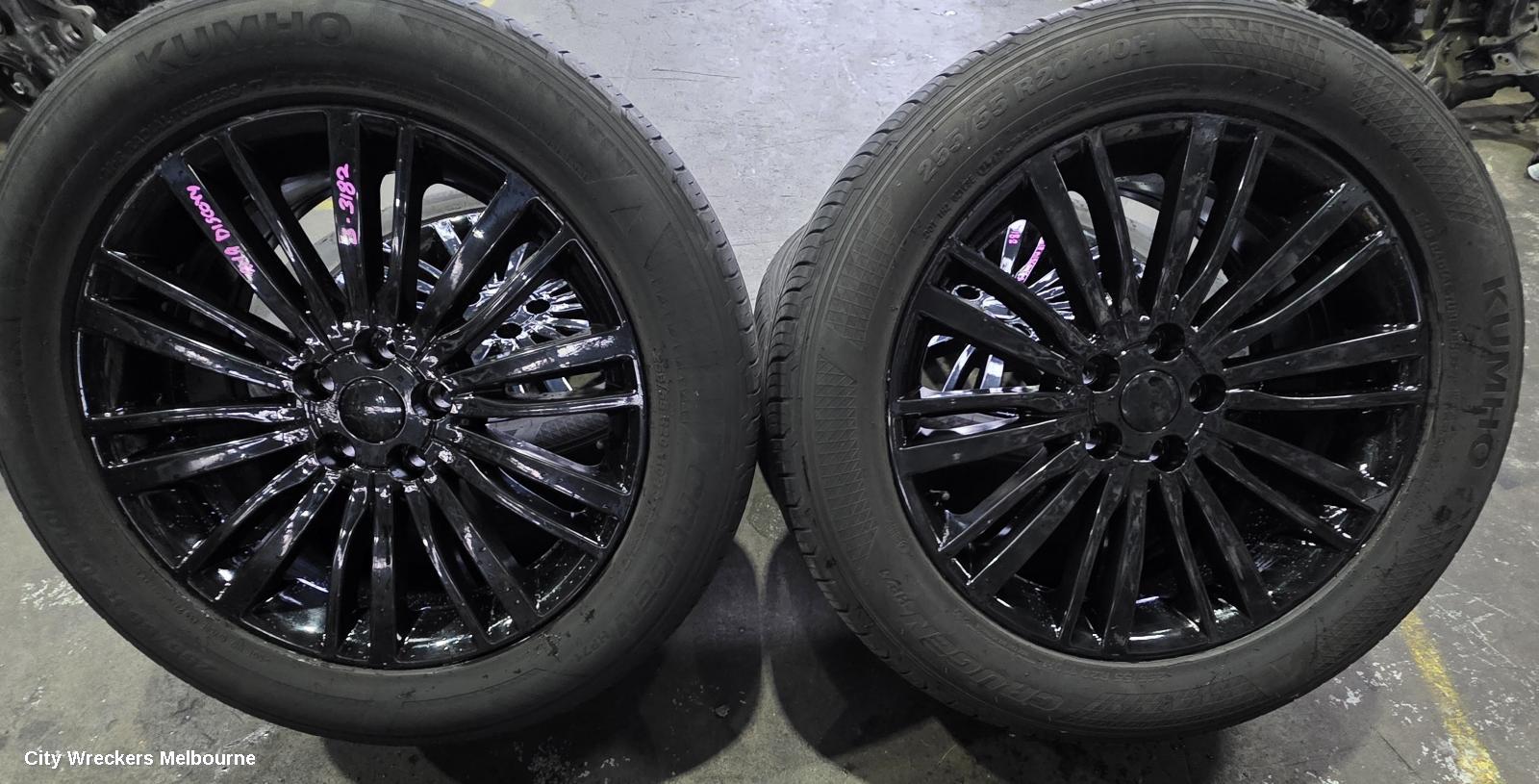 LAND ROVER DISCOVERY WHEEL MAG, FACTORY, 20X8.5IN, 5 V SPOKE, HIGH GLOSS BLACK, STYLE 5011, L462, 12/2016 - 12/2020 - Image 3