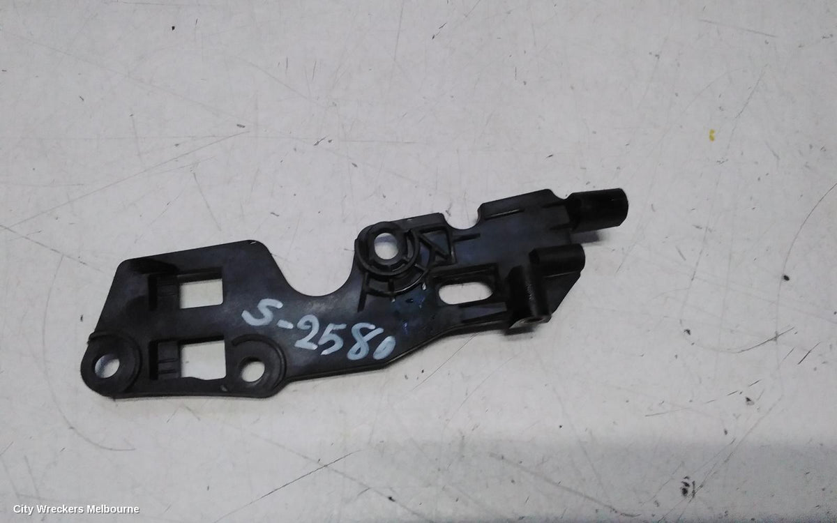 LAND ROVER DISCOVERY SPORT, L550, 01/2015 ONWARDS, RH GUARD BRACKET FK72-16A128: 146429 - Image 2