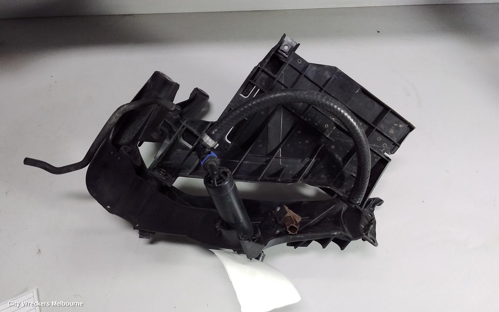 AUDI A5, 8T 10/2011 - 11/2016, HEAD LIGHT BRAKET LEFT: 59570 - Image 3