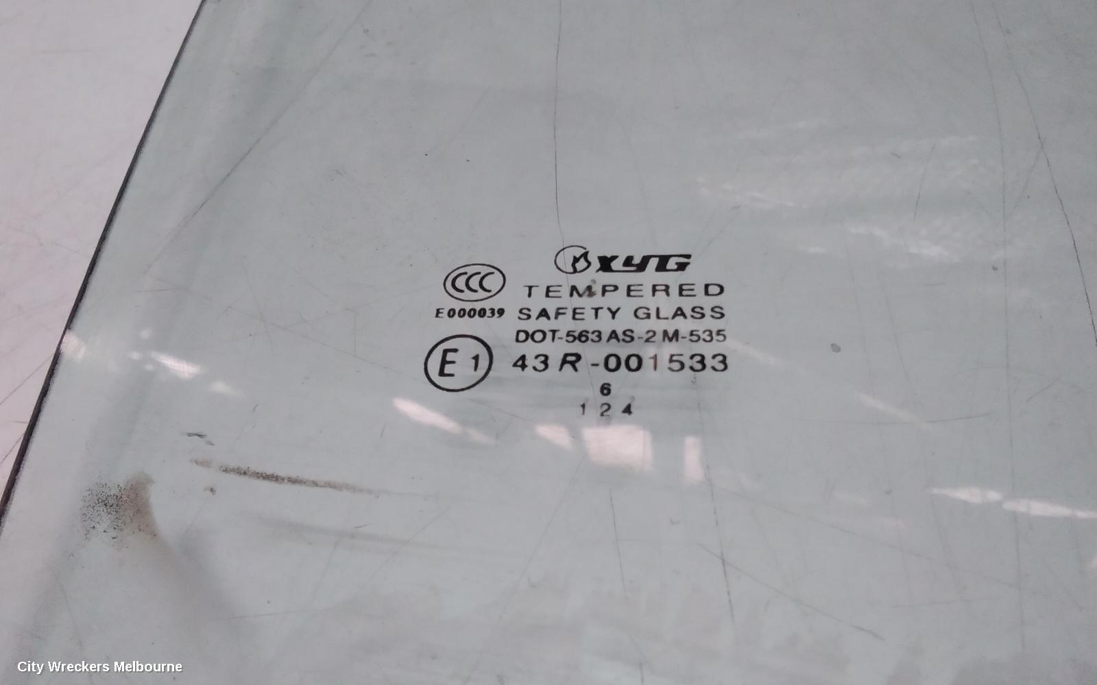TOYOTA HILUX RIGHT FRONT DOOR WINDOW, DUAL CAB, 03/2005 - 08/2015 - Image 3