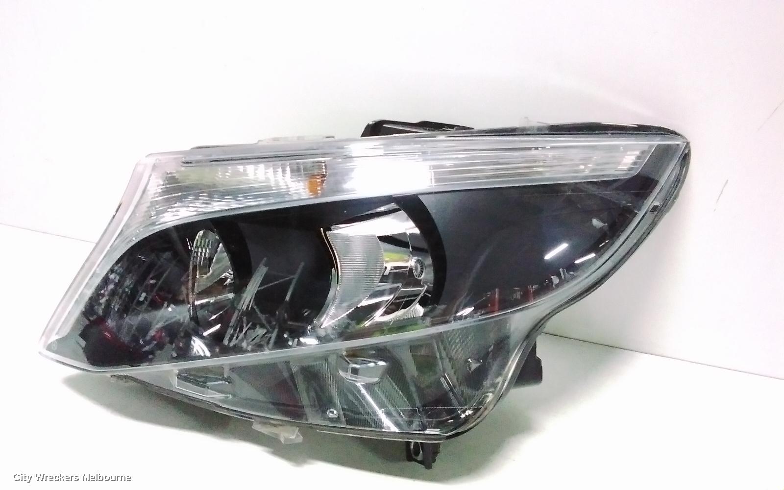 MERCEDES VITO LEFT HEADLAMP, 447, HALOGEN, BLACK INSERT TYPE, 03/2015 ONWARDS - Image 3