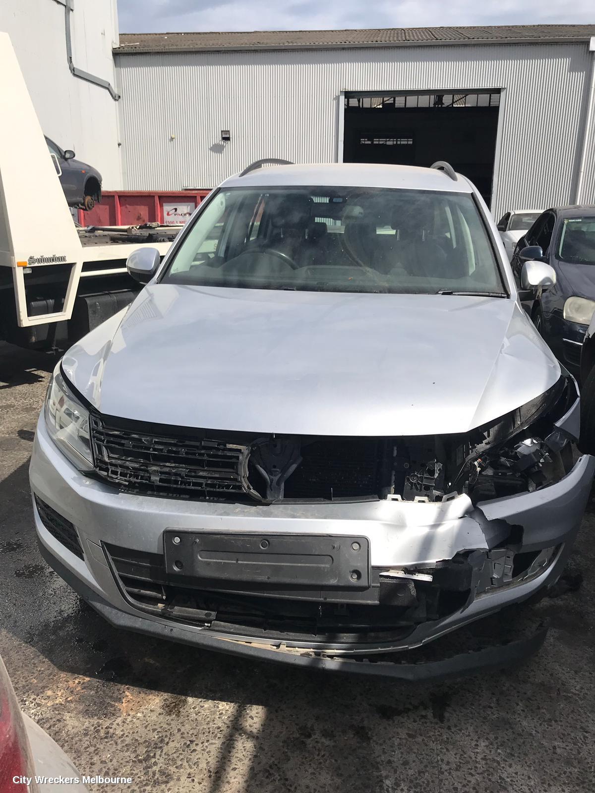 VOLKSWAGEN TIGUAN RIGHT FRONT DOOR, 5N, 05/2008 - 08/2016 - Image 2