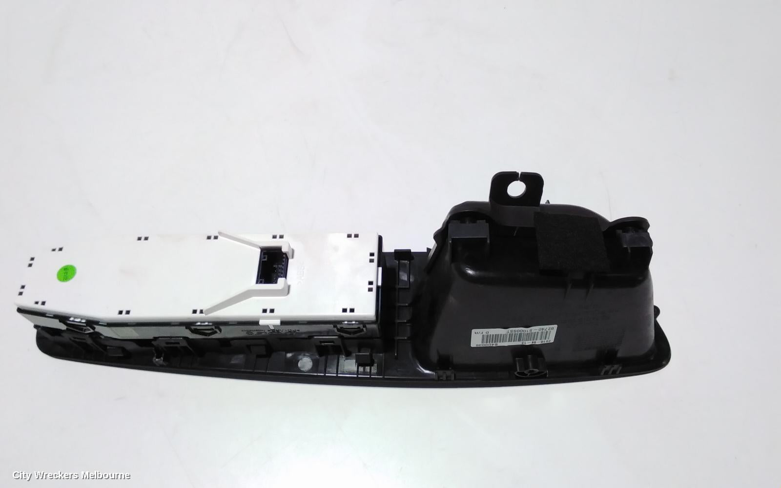 HYUNDAI SANTA FE PWR DR WIND SWITCH, RH FRONT (MASTER SWITCH), NON FOLDING MIRRORS TYPE, NON CHILD LOCK TYPE, TM, 03/2018 - 09/2020 - Image 3