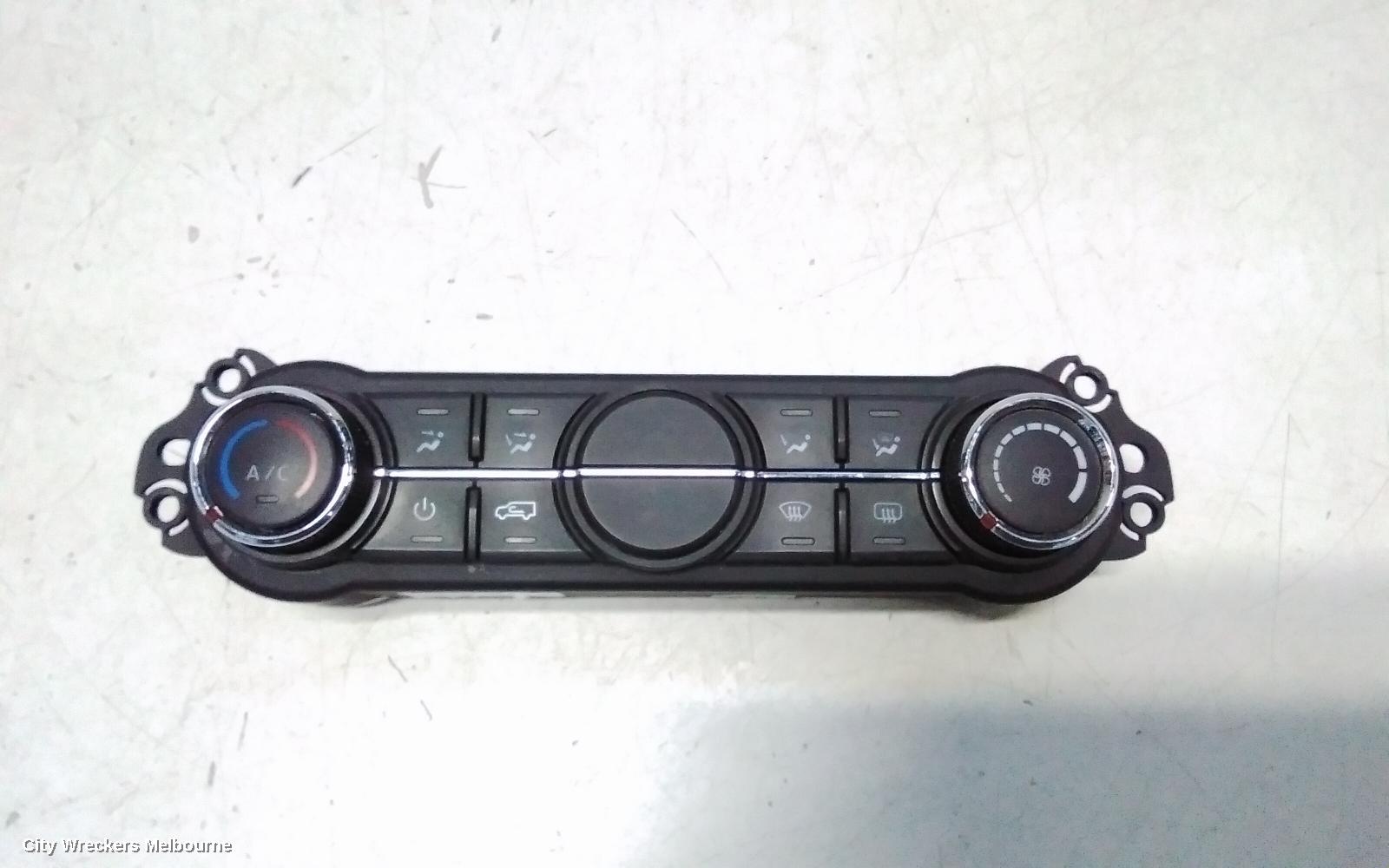 LDV DELIVER 9 HEATER/AC CONTROLS, FRONT, CLIMATE CONTROL TYPE, 07/2020 ONWARDS - Image 2