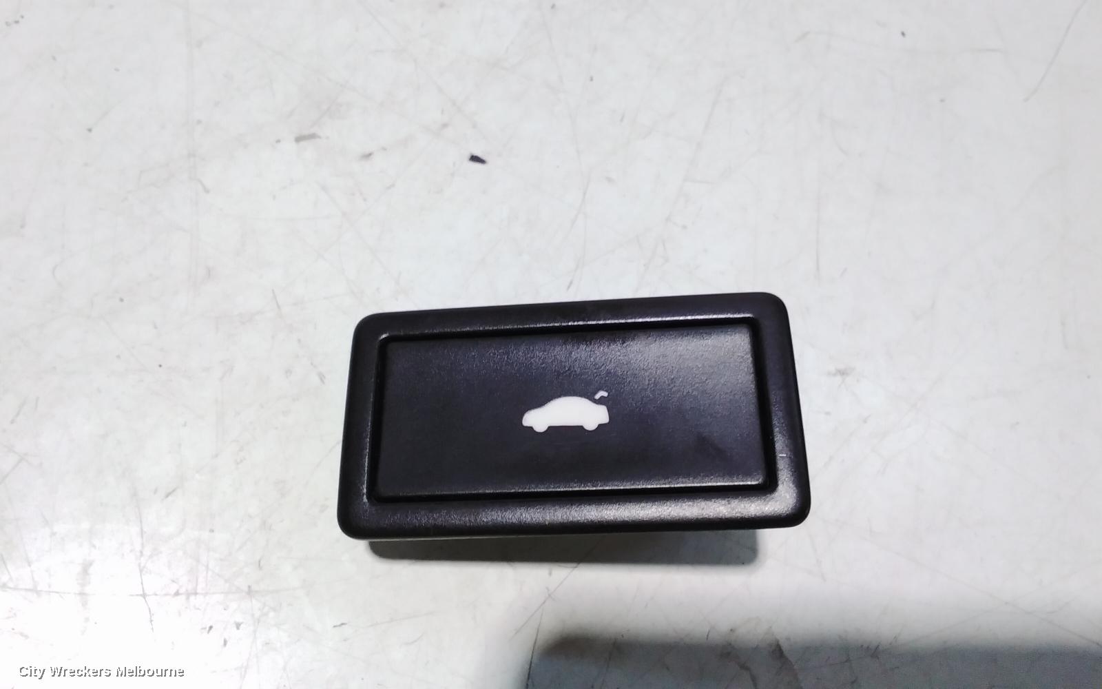 AUDI Q5, 8R, 12/2008 - 01/2017, 3D0-959-831-D TAILGATE RELEASE SWITCH: 95626 - Image 1