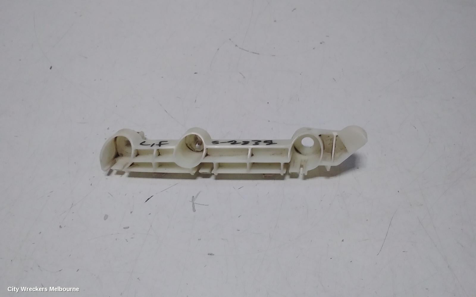 MITSUBISHI OUTLANDER, ZJ, 10/2012 - 03/2015, LHF BAR RETAINER : 117131 - Image 1