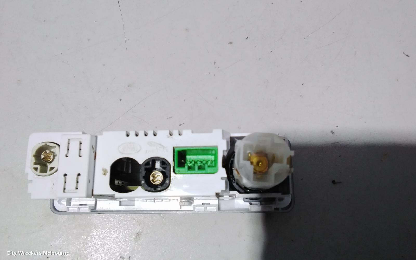 LAND ROVER DISCOVERY SPORT, L550, 01/2015 ONWARDS, FK72-19C166-BC  POWER OUTLET USB AUX SAT NAV CONSOLE UNIT : 82810 - Image 3