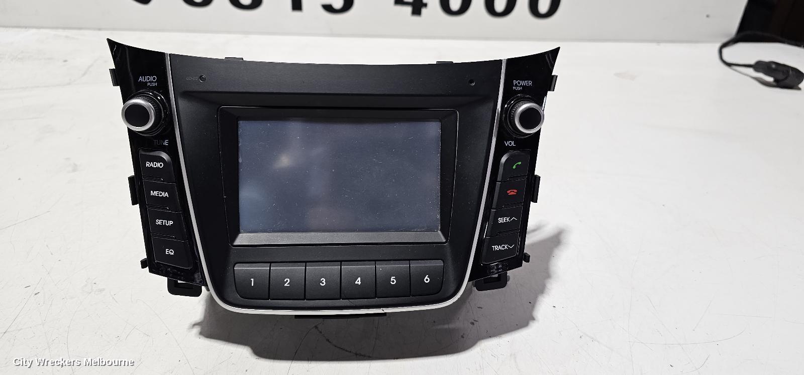 HYUNDAI I30 RADIO/CD/DVD/SAT/TV, 5IN TOUCHSCREEN W/ BLUETOOTH (GD-02), GD, 02/2015 - 02/2017 - Image 2