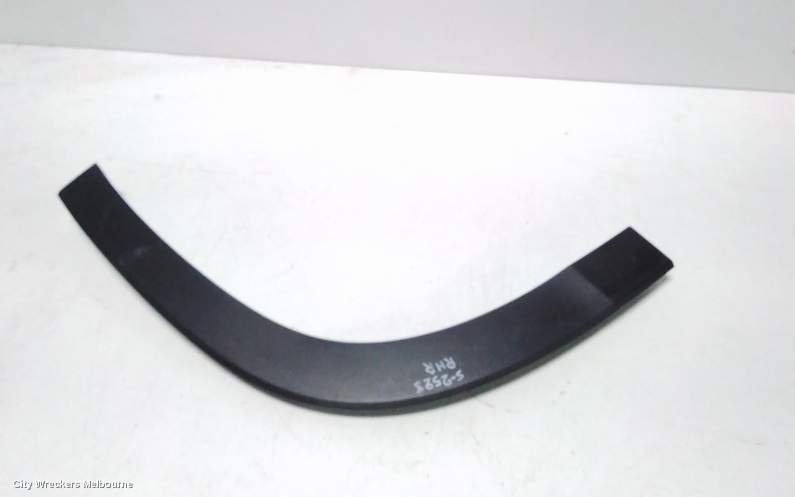 TOYOTA KLUGER WHEEL ARCH FLARE, RH REAR, DOOR ARCH MOULD, GSU50-GSU55, 12/2013 - 02/2021 - Image 2