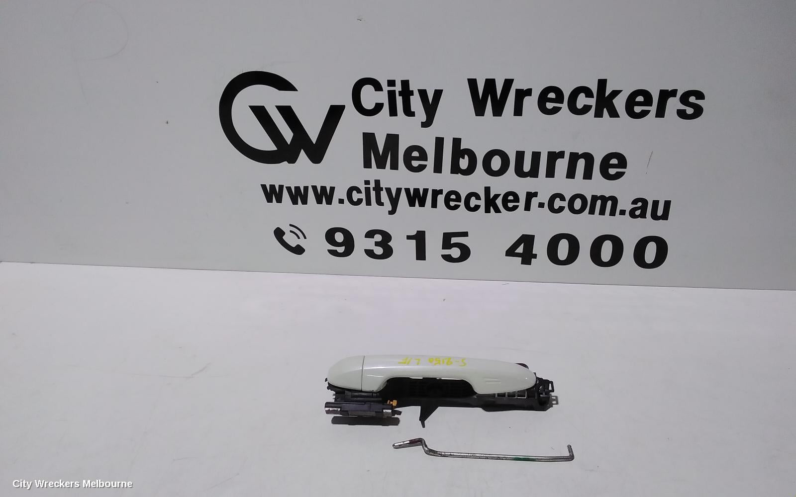 TOYOTA KLUGER DOOR HANDLE, OUTER, LH FRONT, NON KEYLESS ENTRY TYPE, GSU50/GSU55, 03/2014 - 02/2021 - Image 1