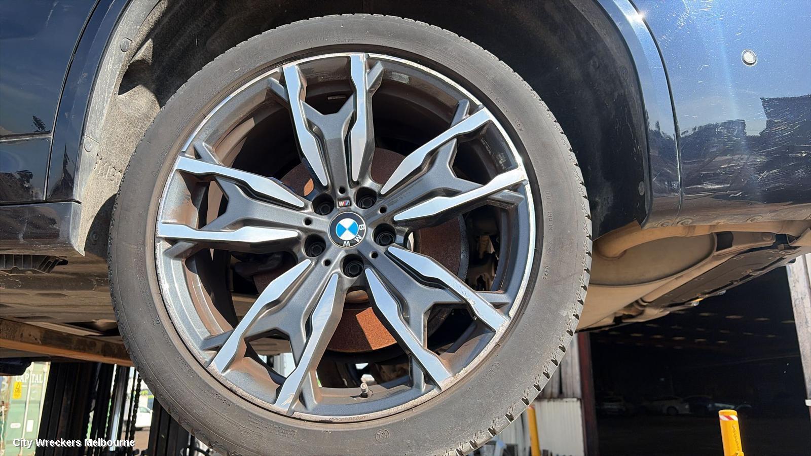 BMW X3 WHEEL MAG, FACTORY, 20X9.5IN, REAR, 5 V SPOKE, STYLE 699M, BI-COLOUR, G01, 08/2017 - 08/2024 - Image 1